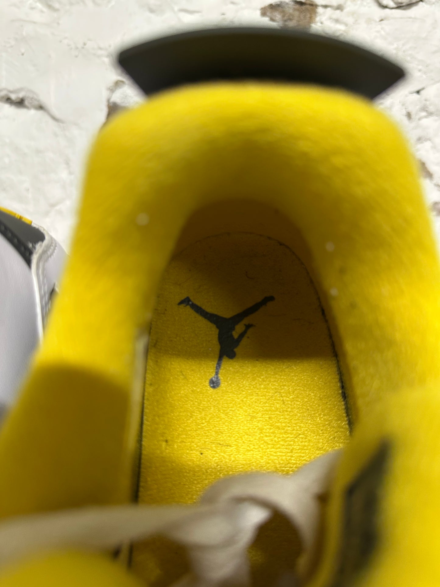 Air Jordan 4 Vivid Sulfur Sz 9.5 (11W)