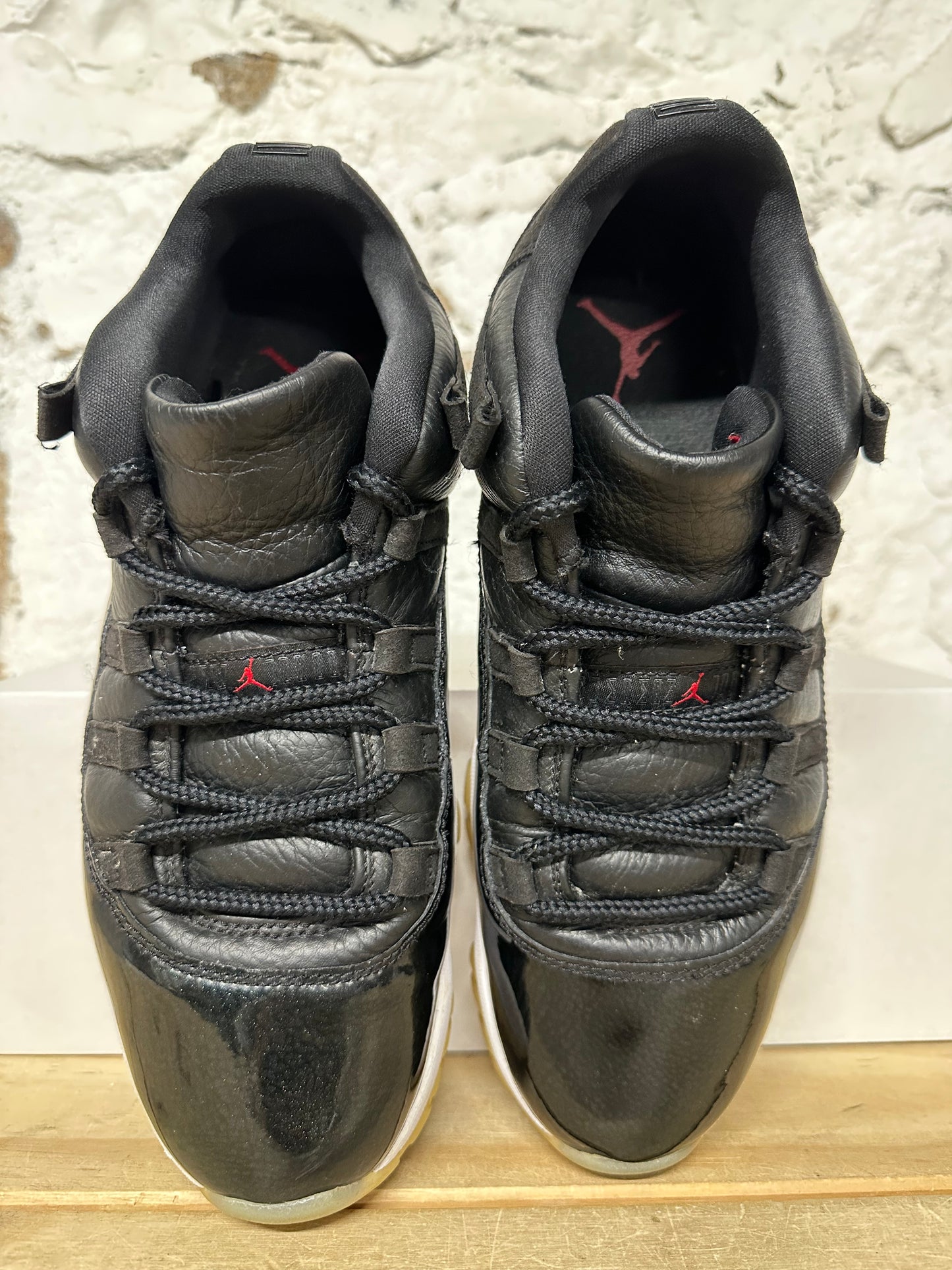 Air Jordan 11 Low 72-10 Sz 9.5