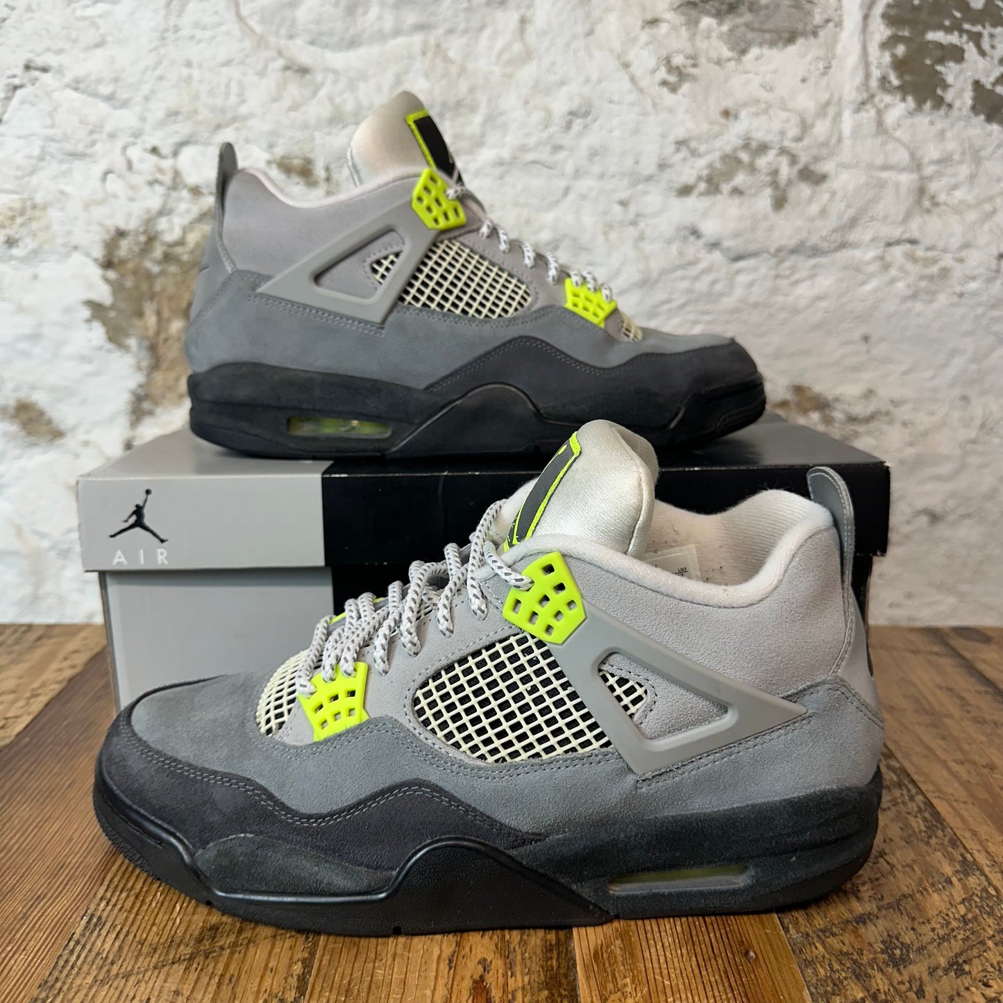 Air Jordan 4 Neon Sz 10.5
