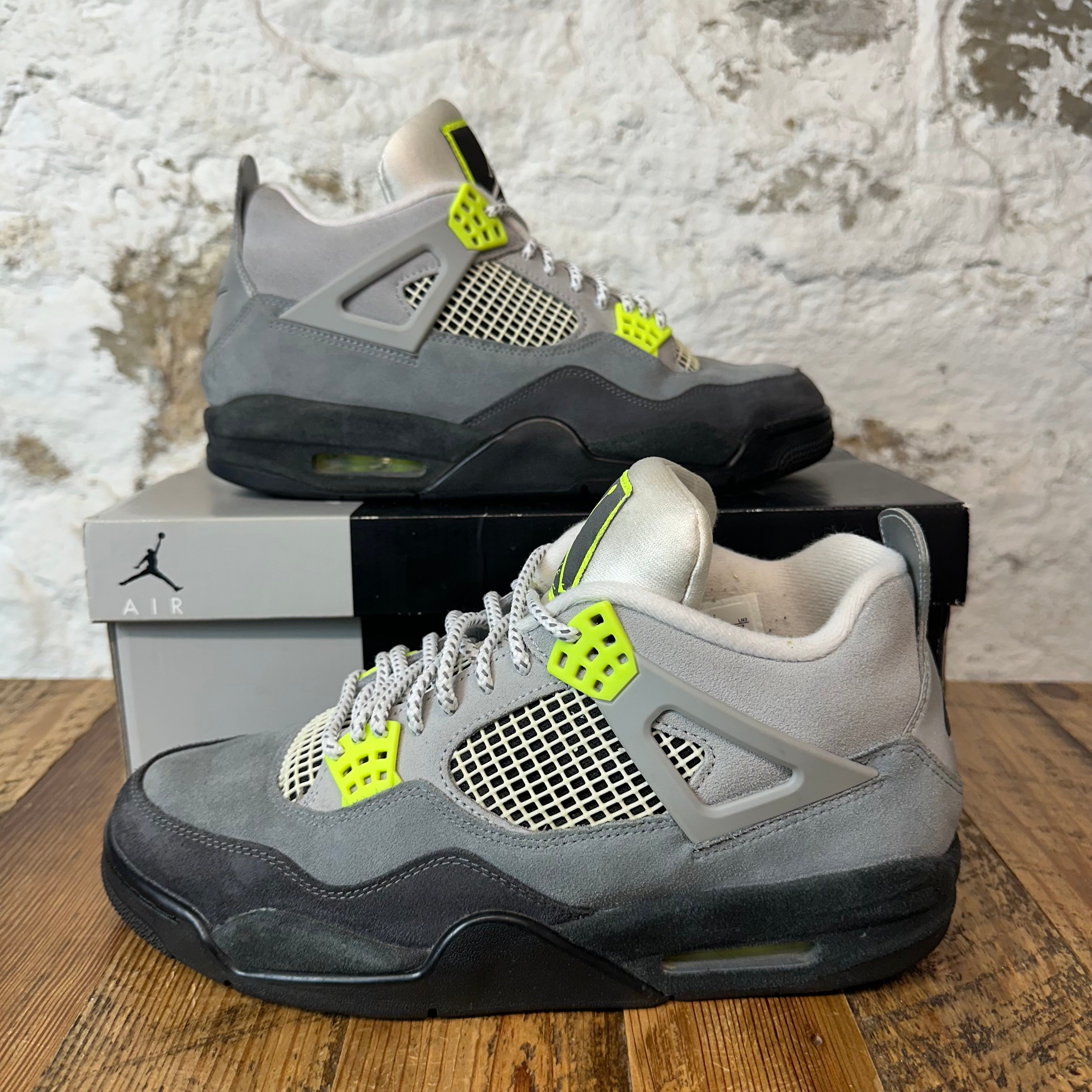 Air Jordan 4 Neon Sz 10.5