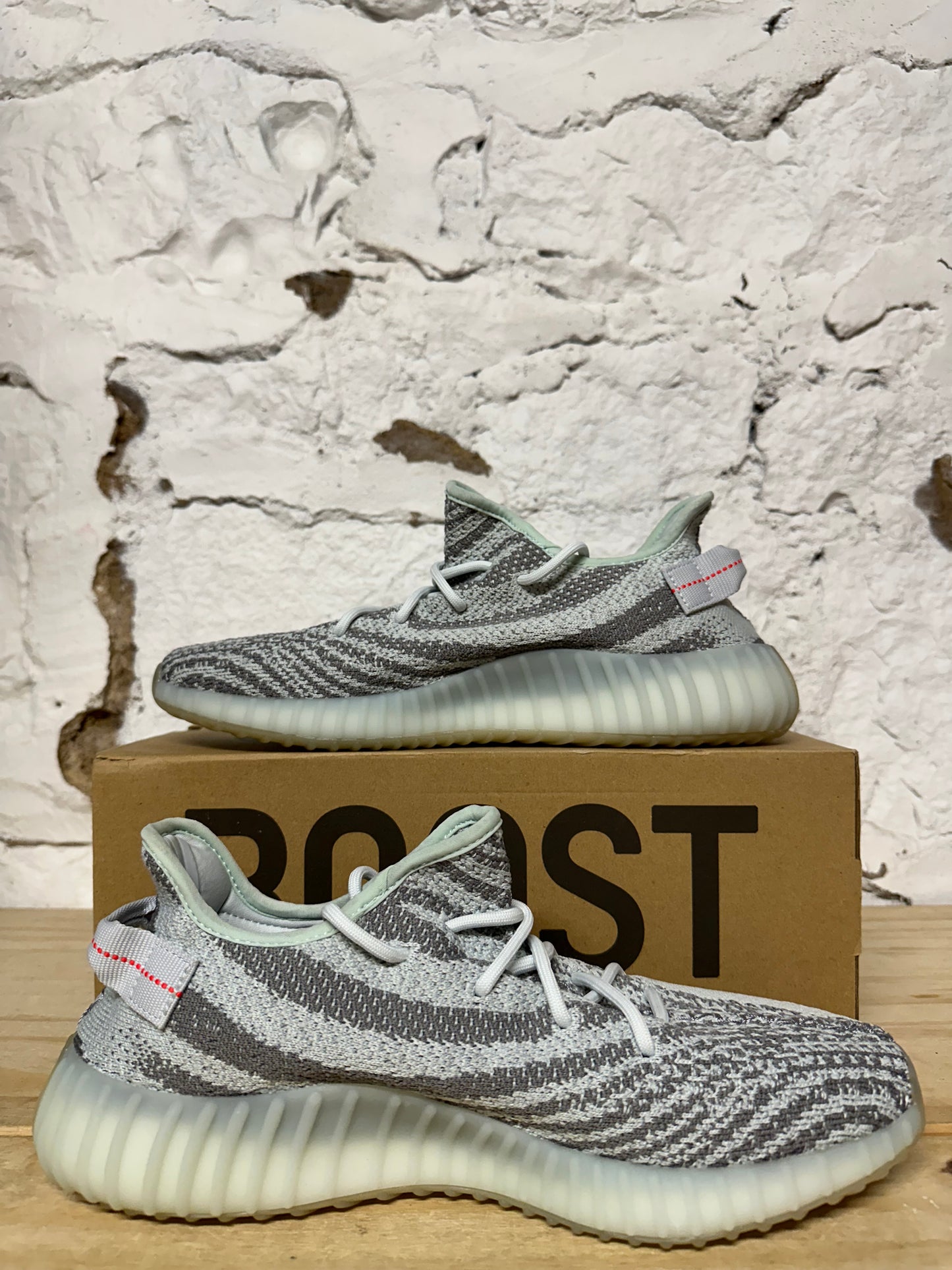 Yeezy 350 Blue Tint Sz 11 DS