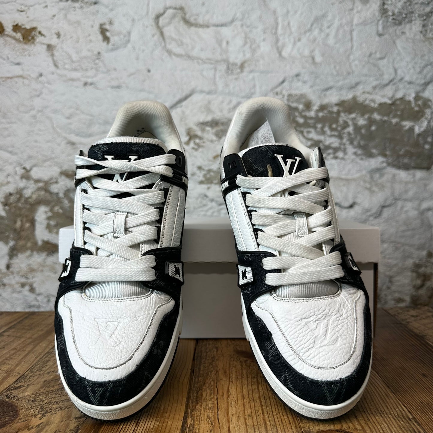 Louis Vuitton Black White Trainer Sneaker Sz 10 (8.5LV)