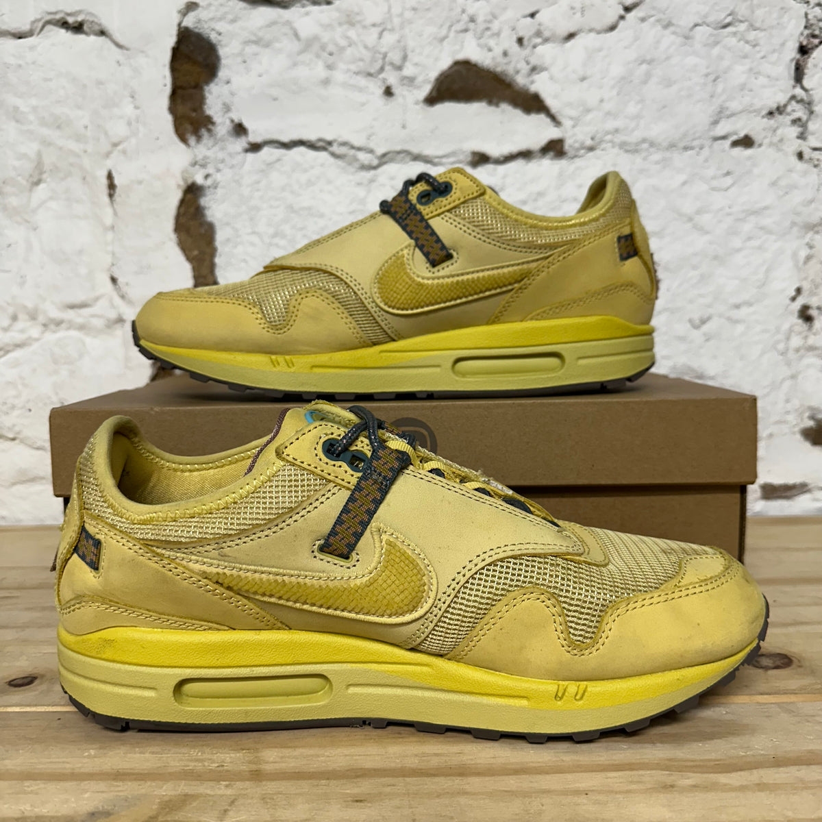 Nike Air Max 1 Travis Scott Ccatus Jack Saturn Gold Sz 10.5
