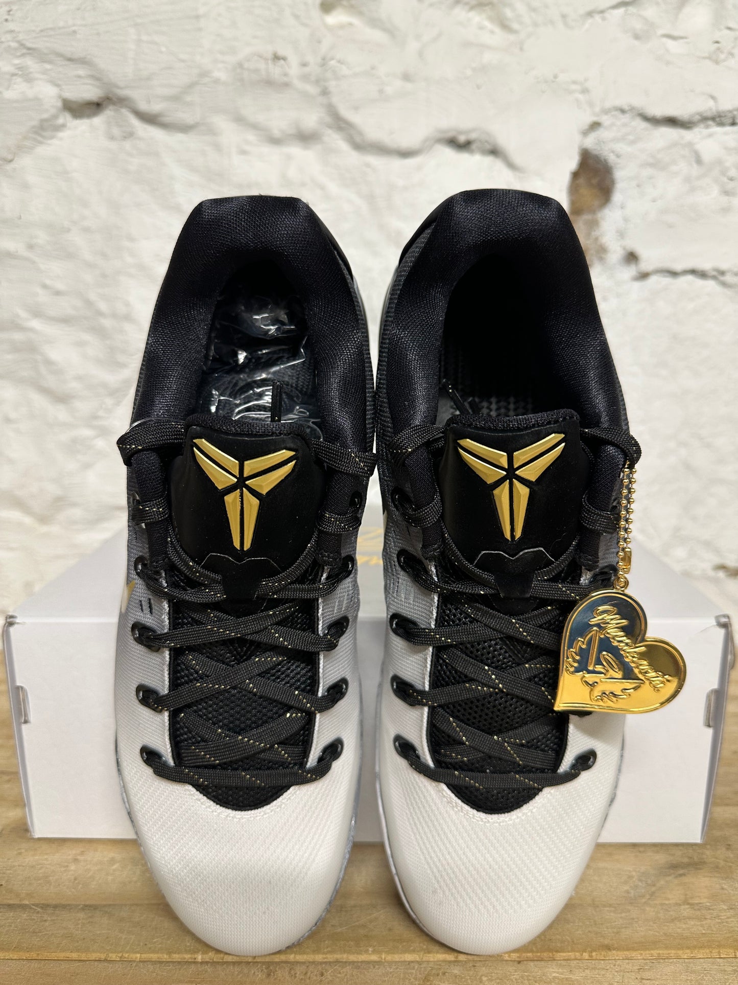 Nike Kobe 9 Low Mambacita Sz 10 DS