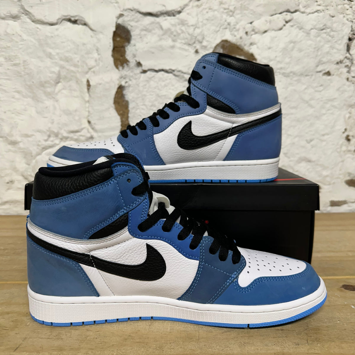 Air Jordan 1 High University Blue Sz 11