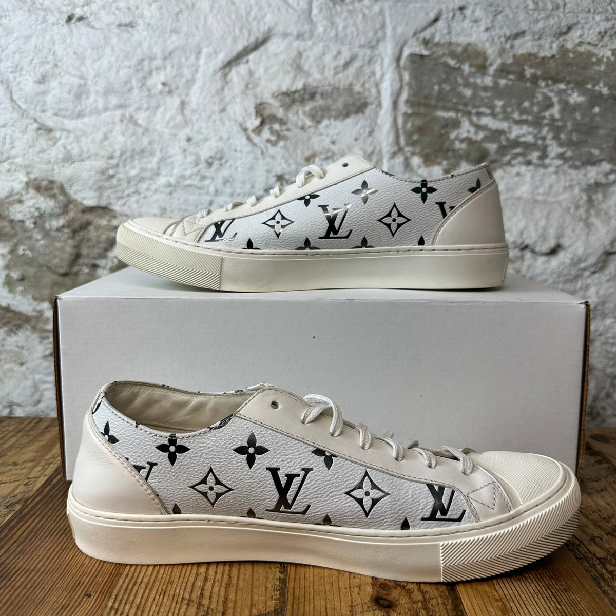 Louis Vuitton Grey Monogram White Tattoo Sneaker Sz 8.5 (7LV)