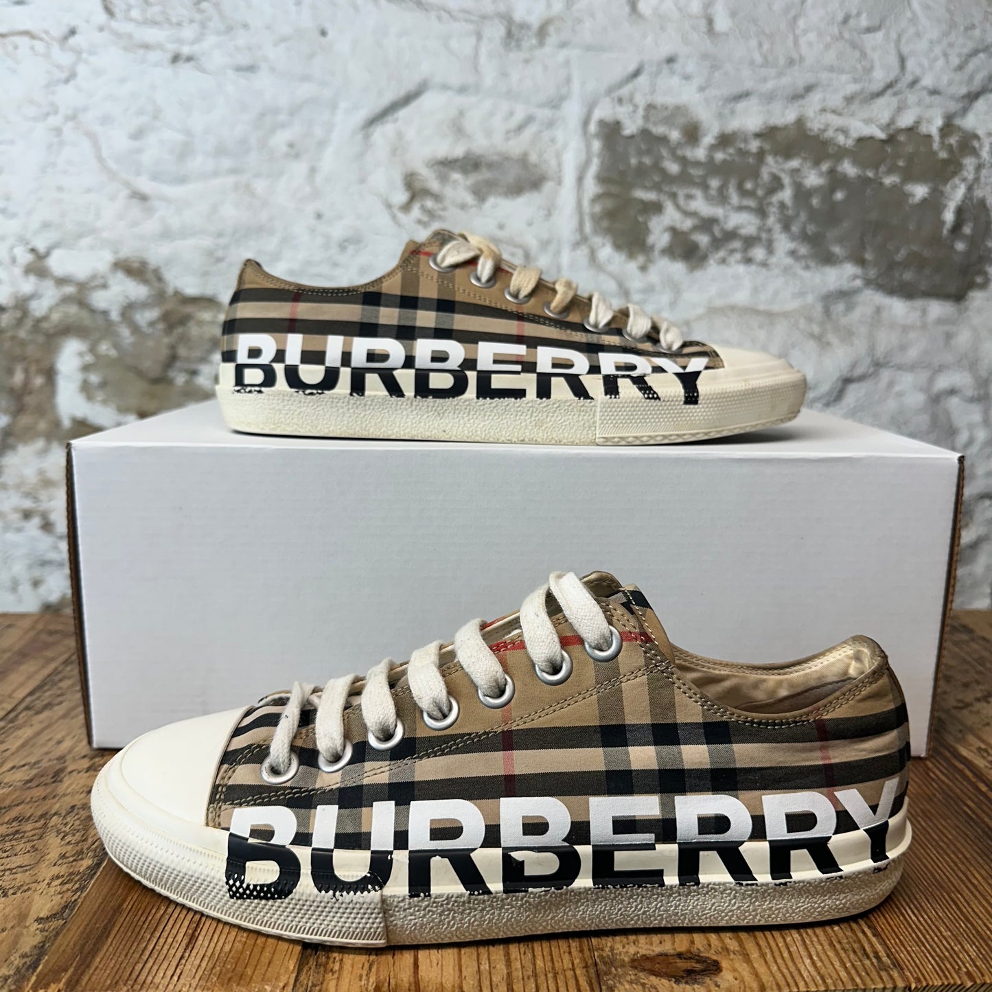 Burberry Side Spell Plaid Sneaker Sz 6.5 (39)