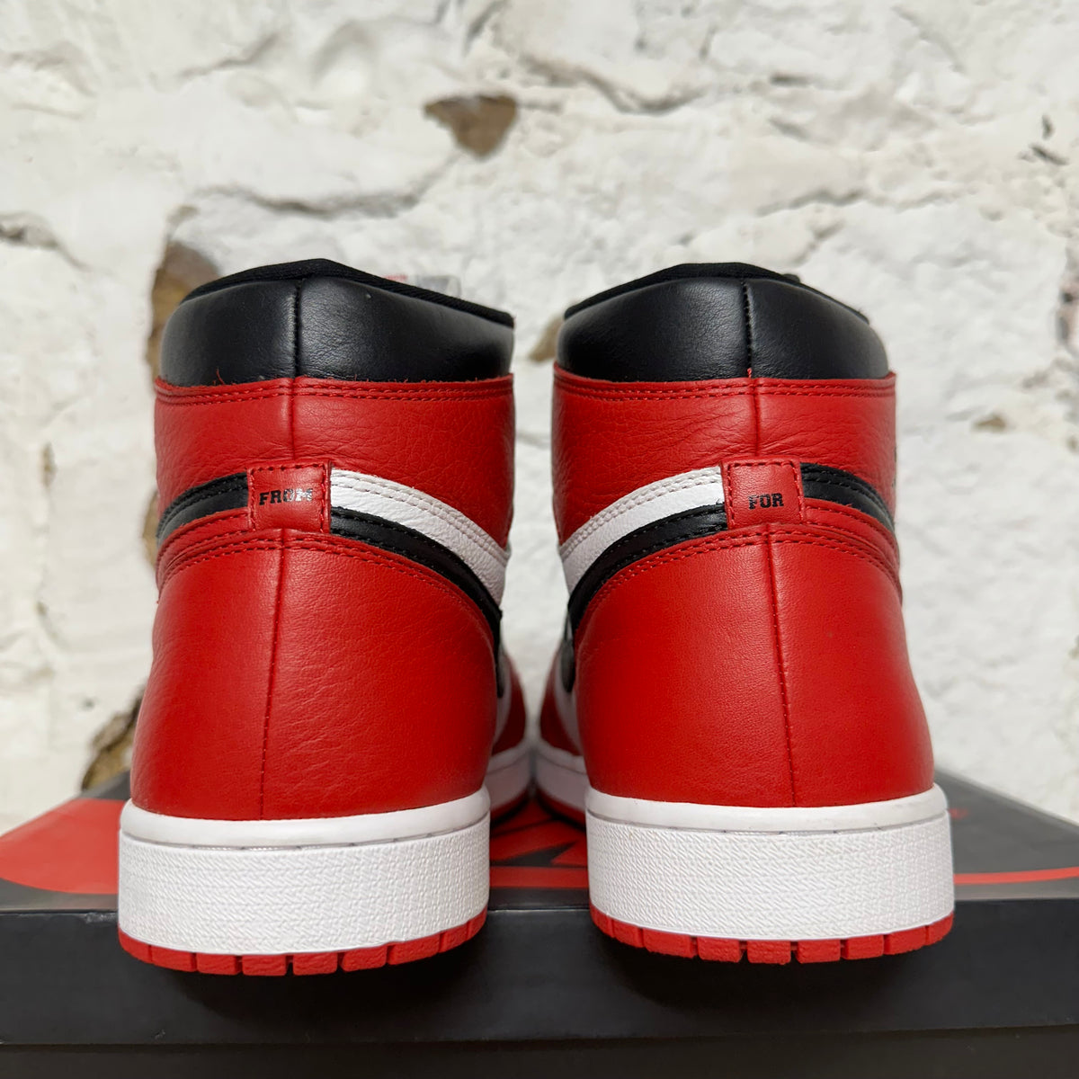 Air Jordan 1 High Homage To Home Chicago (Numbered) Sz 13