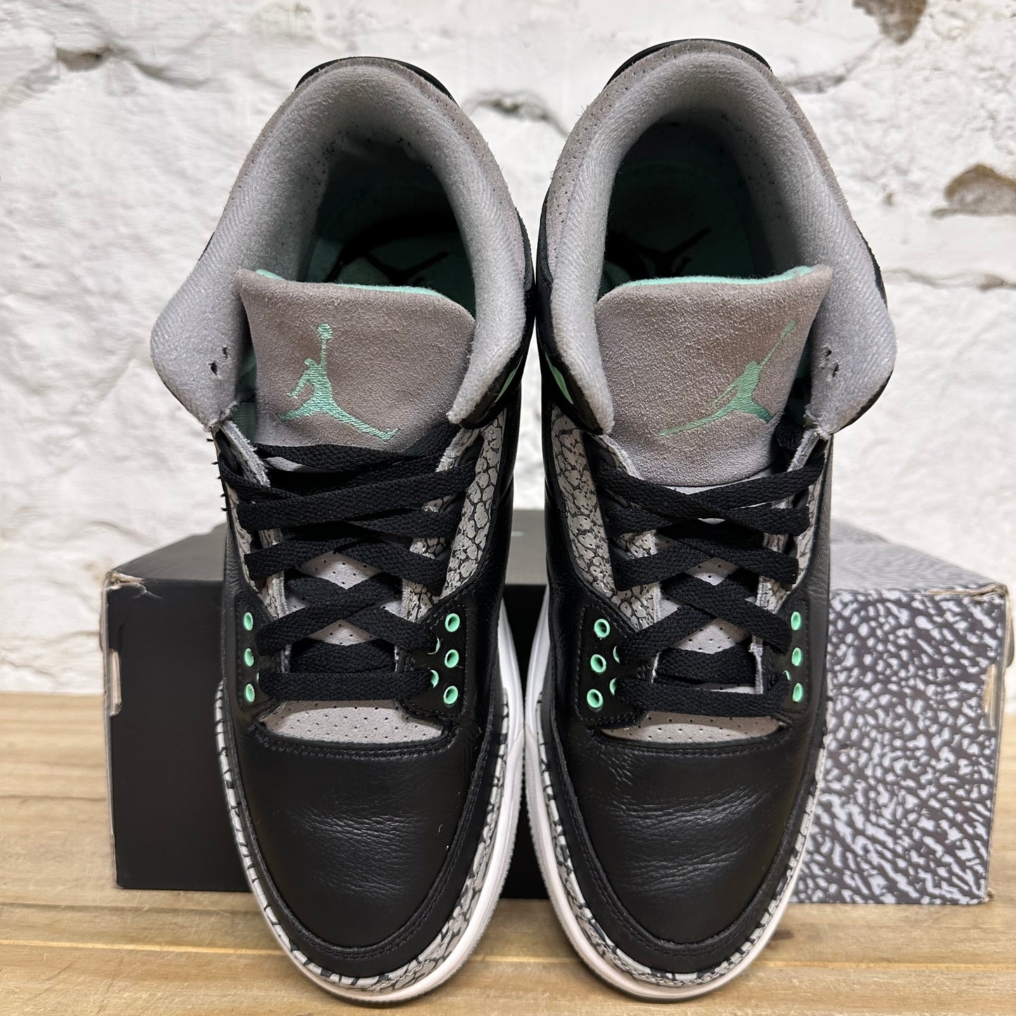 Air Jordan 3 Green Glow Sz 10.5