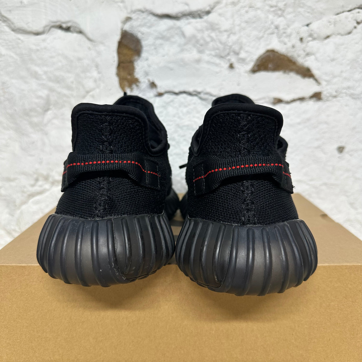 Yeezy 350 V2 Bred Sz 10.5