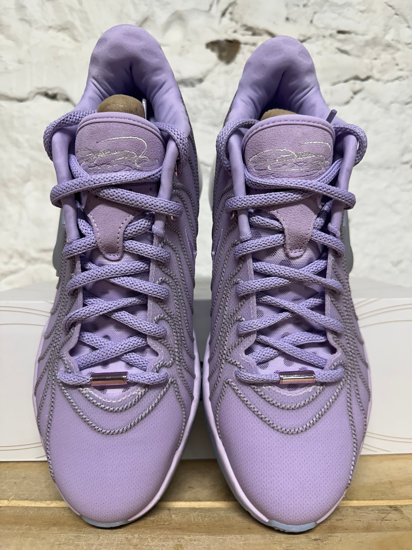 Nike LeBron 21 Easter Sz 9 DS