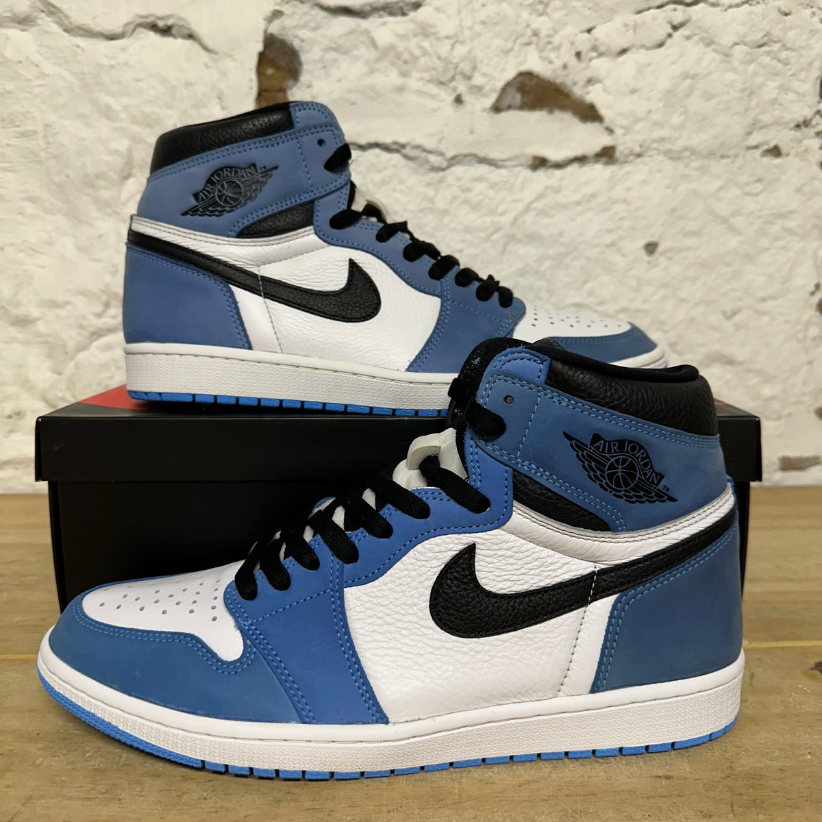 Air Jordan 1 High University Blue Sz 11