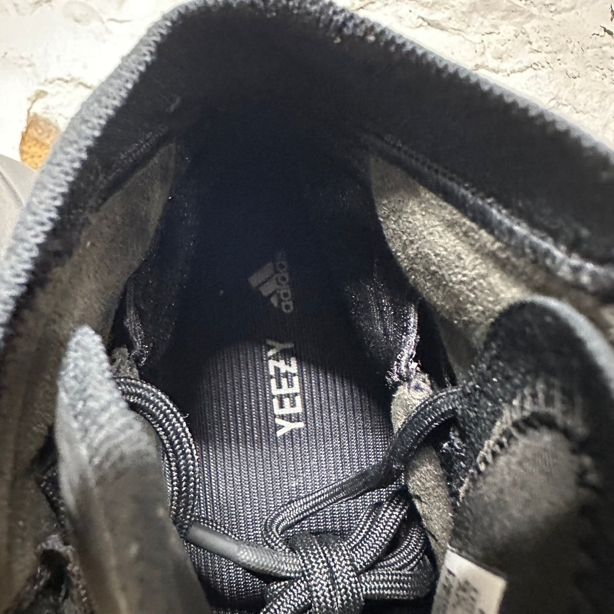 Yeezy QNTM BSKTBL Sz 9.5