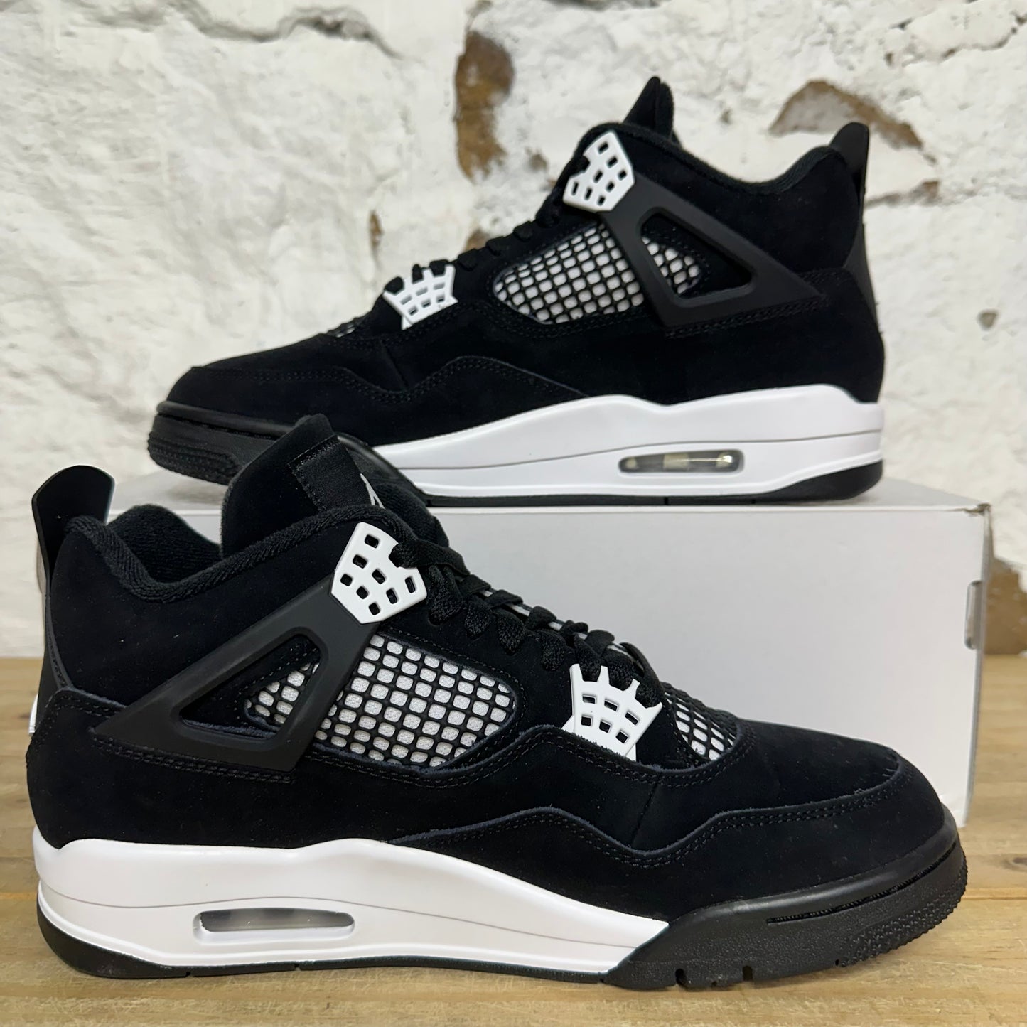 Air Jordan 4 White Thunder Sz 9.5 DS