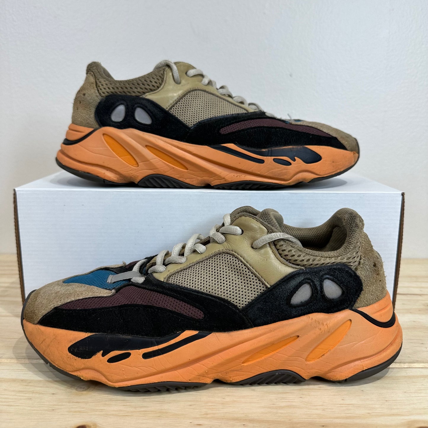 Yeezy 700 Enflame Amber Sz 9.5