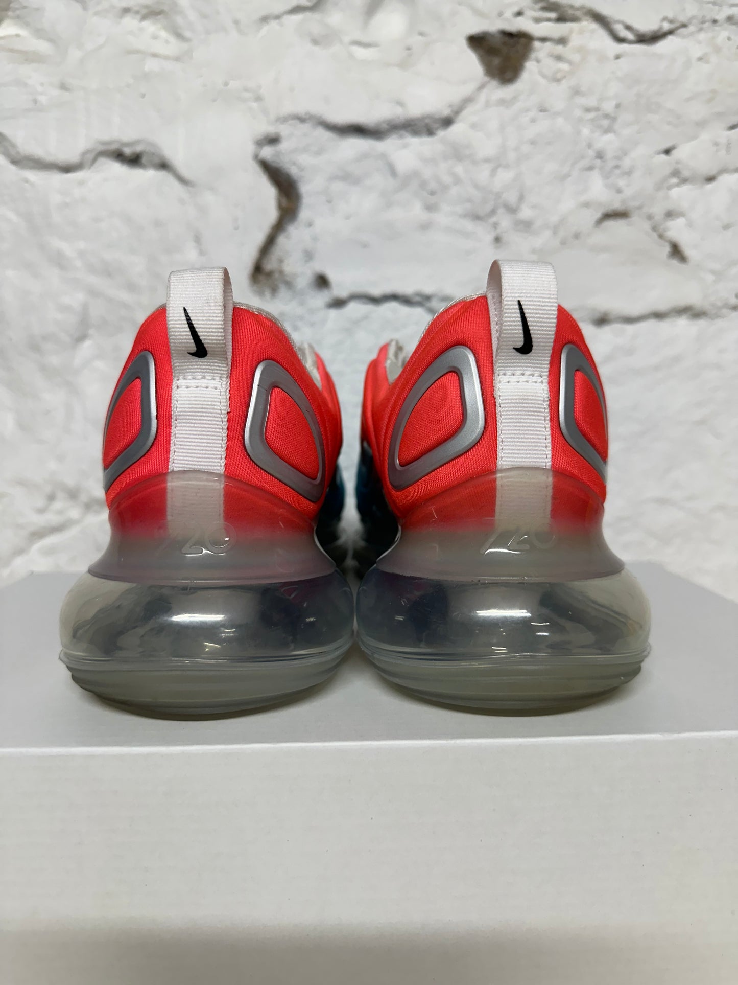 Nike Air Max 720 Pink Sea Sz 7.5 (9W)
