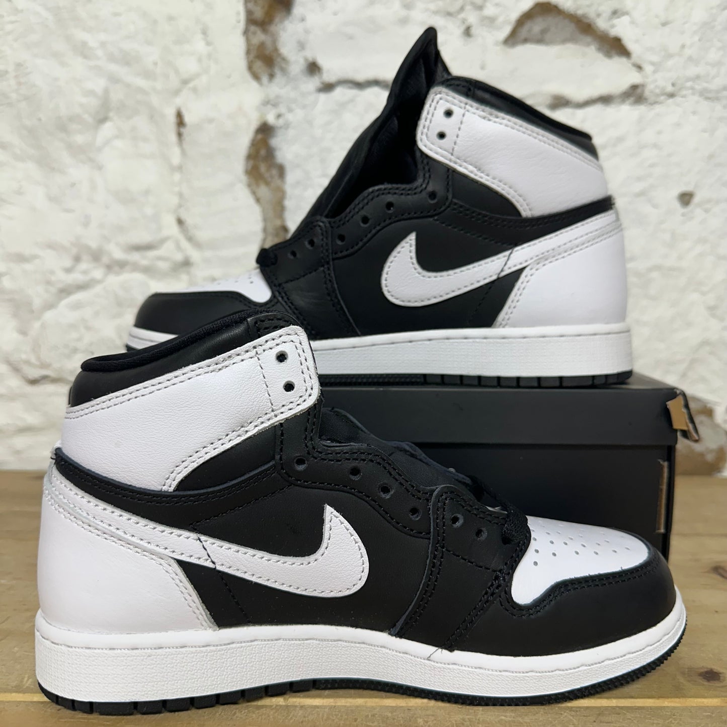 Air Jordan 1 High Black White Sz 4.5Y DS