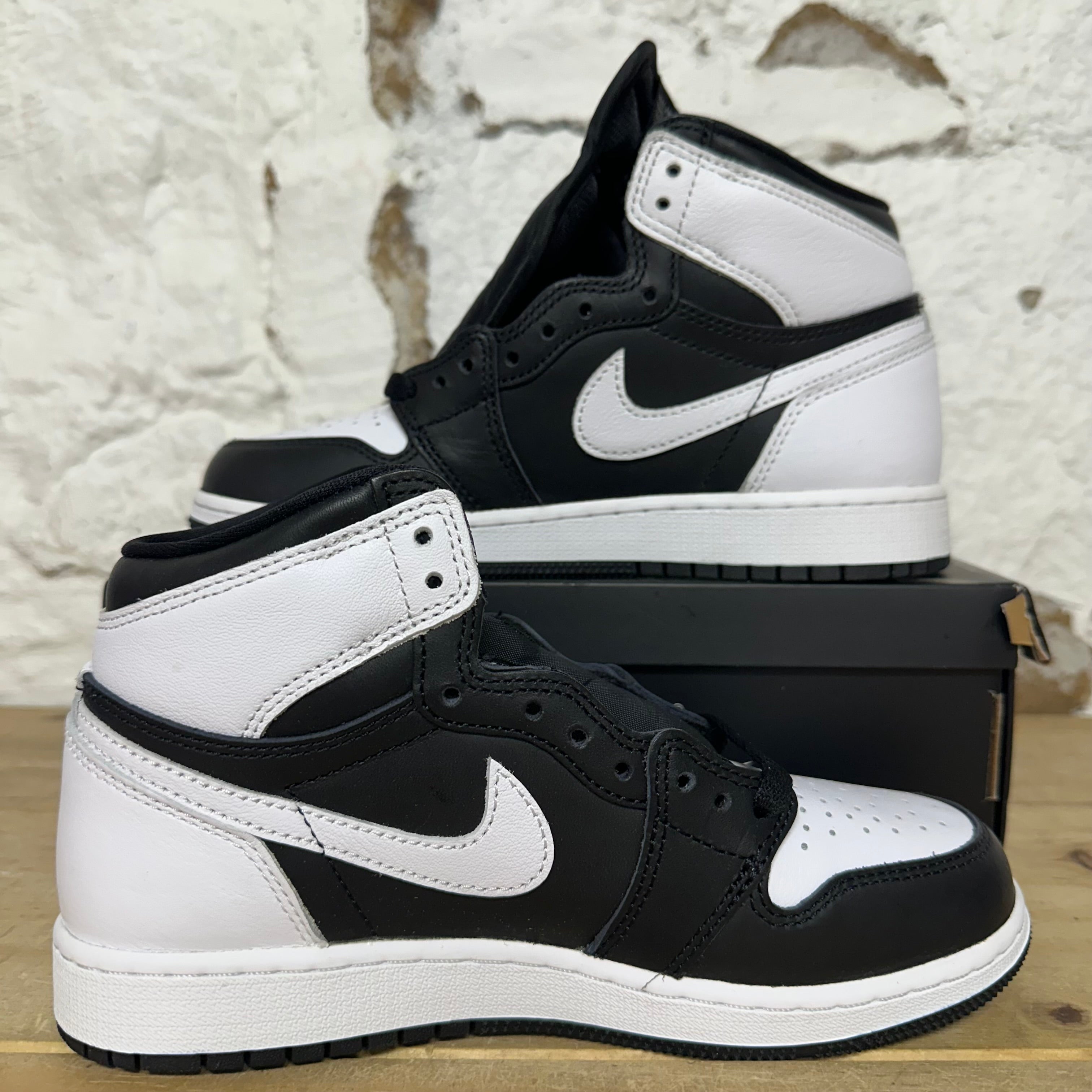 Air Jordan 1 High Black White Sz 4.5Y DS