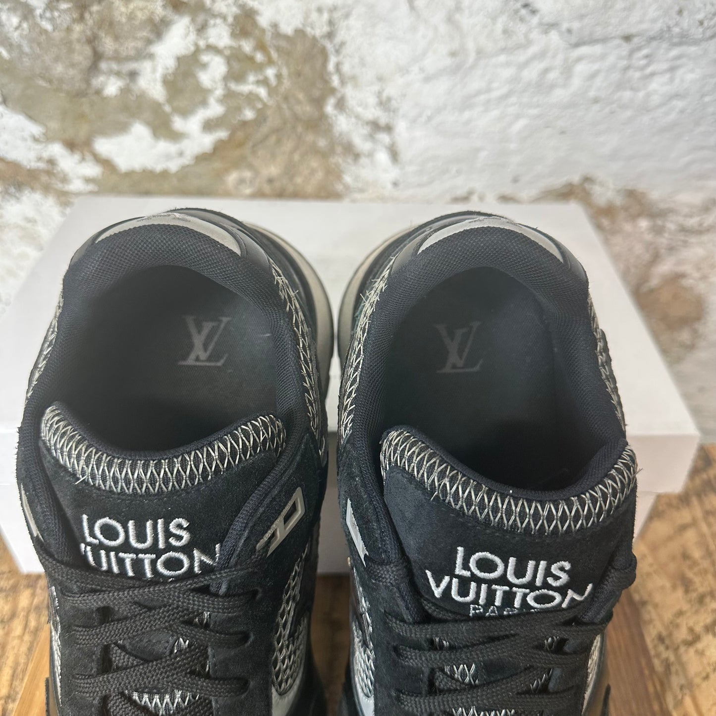 Louis Vuitton Black Silver Runaway Sneaker Sz 10.5 (9LV)