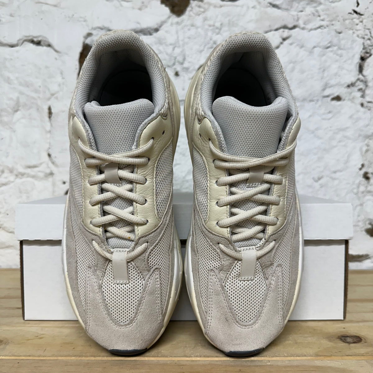 Yeezy 700 Analog Sz 9