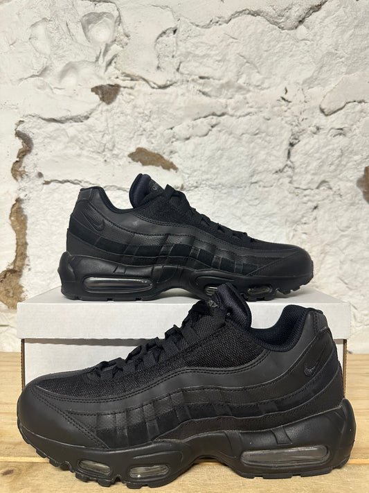 Nike Air Max 95 Triple Black Sz 10.5