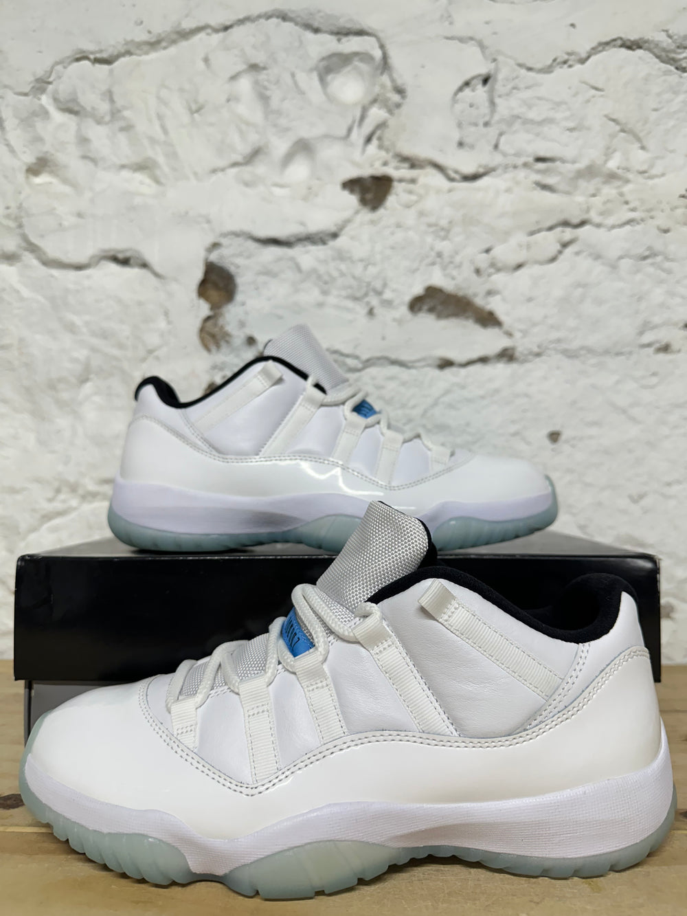 Air Jordan 11 Low Columbia Sz 9 DS