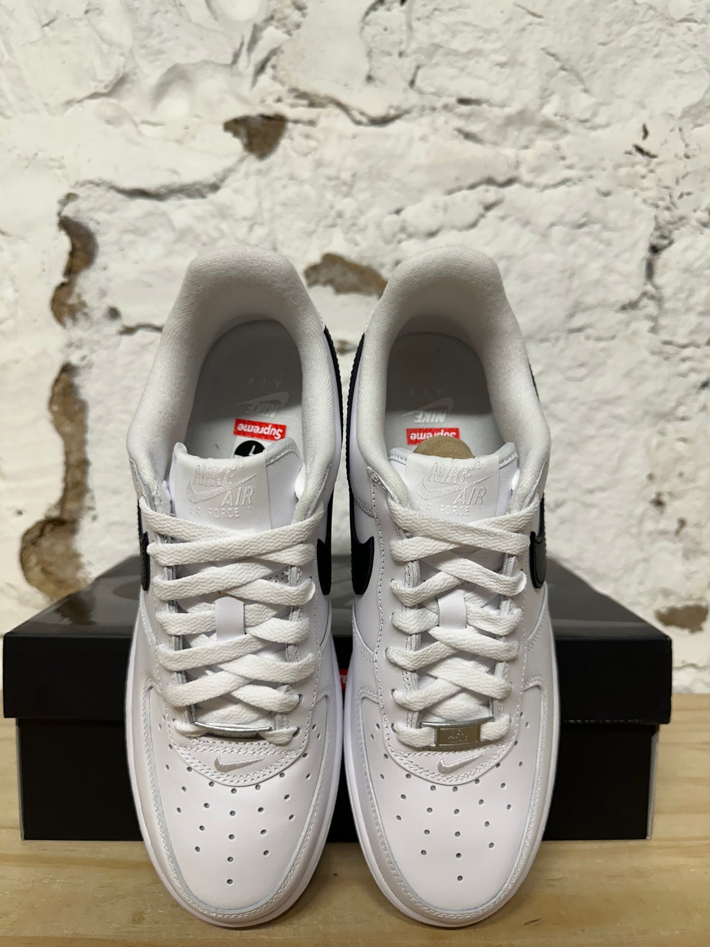 Nike Air Force 1 Supreme Low White Black Sz 7
