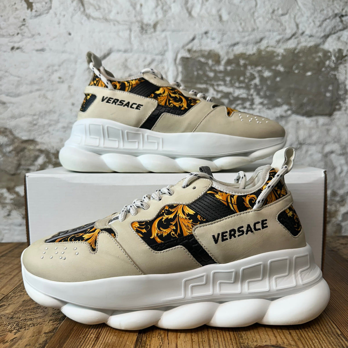 Versace Chain Reaction Cream White Sneaker Sz 7 (40)