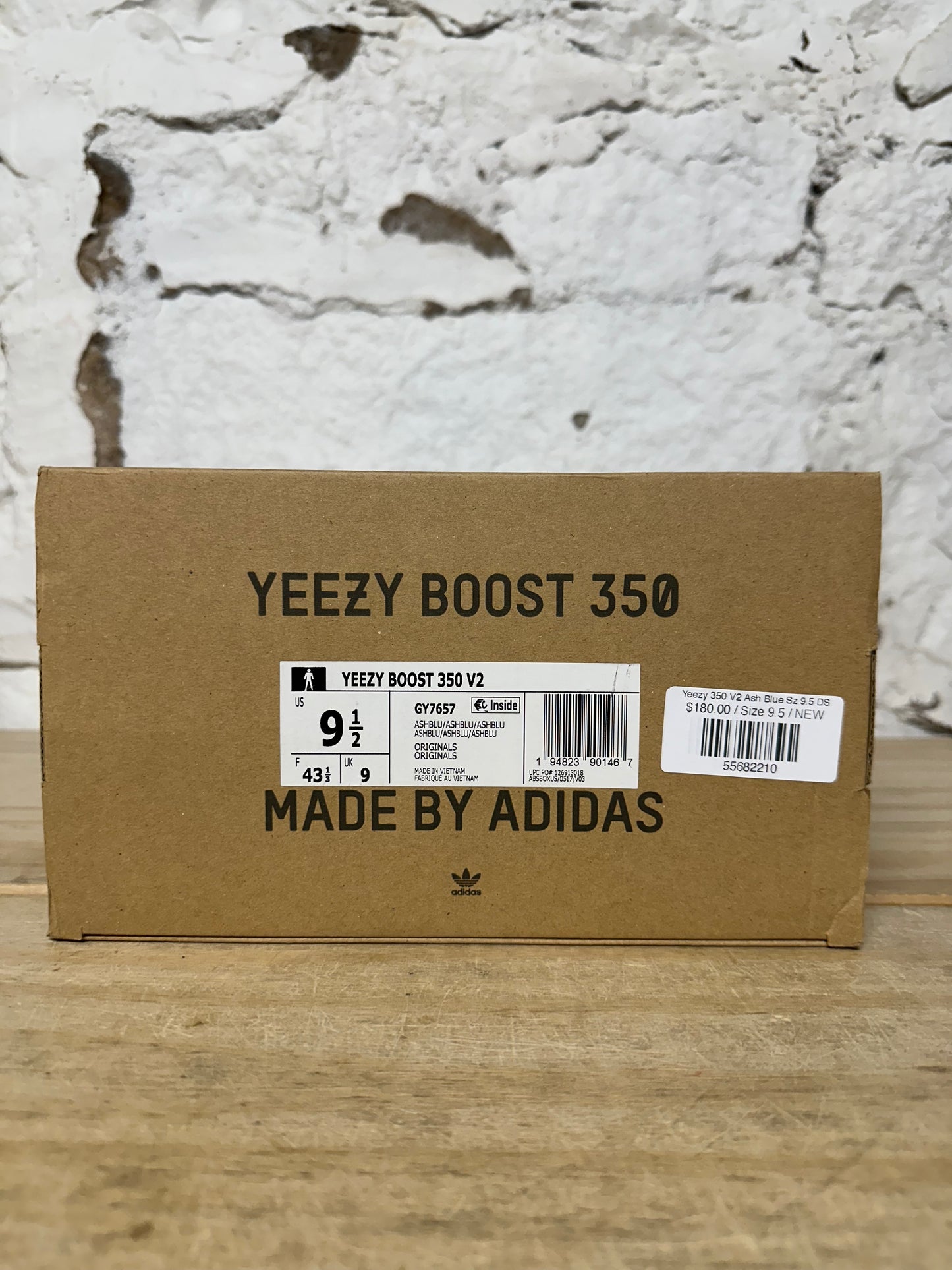 Yeezy 350 V2 Ash Blue Sz 9.5 DS