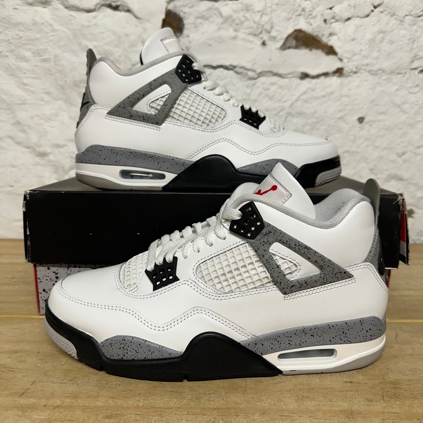 Air Jordan 4 White Cement (2025)  Sz 9.5
