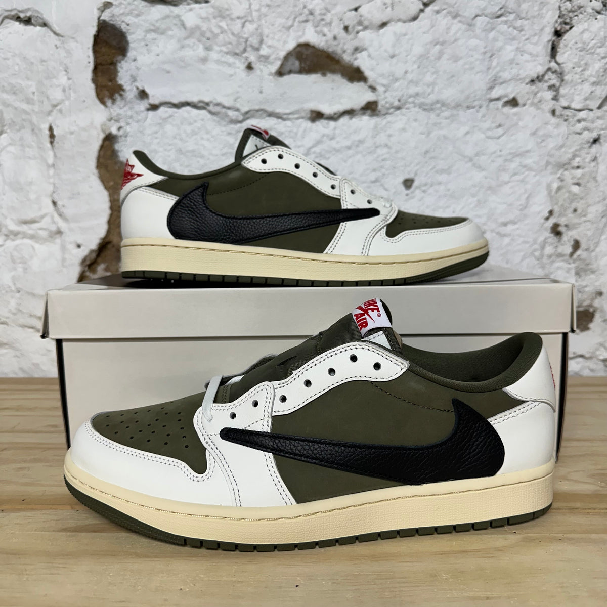 Air Jordan 1 Low Travis Scott Medium Olive Sz 9.5 DS
