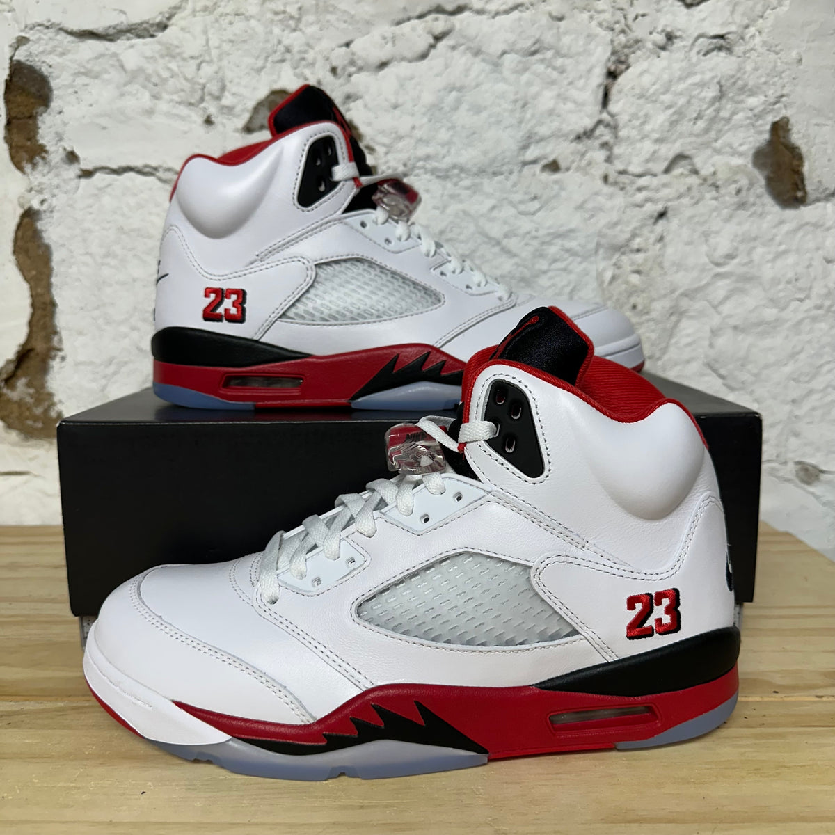 Air Jordan 5 Fire Red Black Tongue (2025) Sz 10 DS