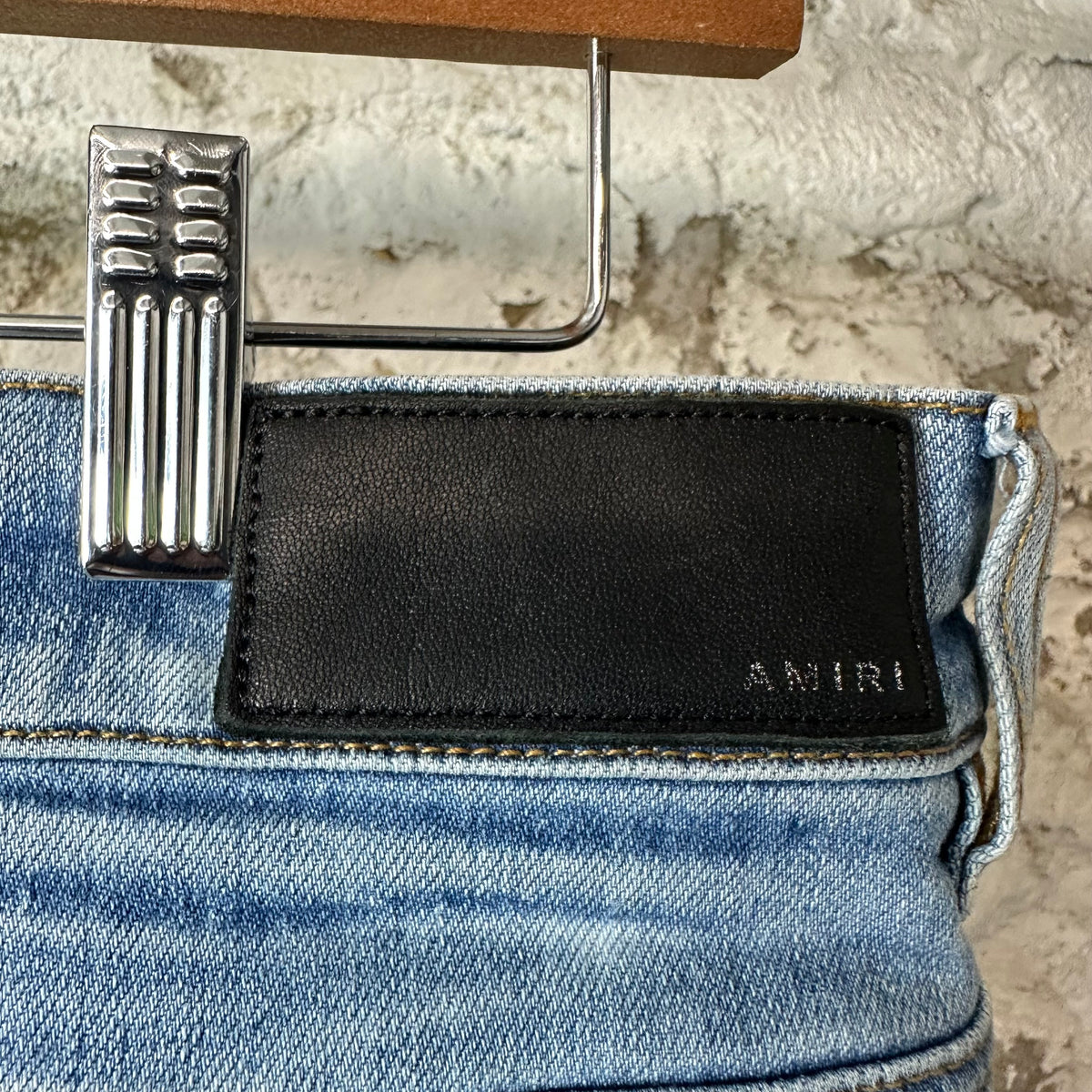 Amiri MX1 Cream Woven Core Logo Blue Denim Jeans Sz 33