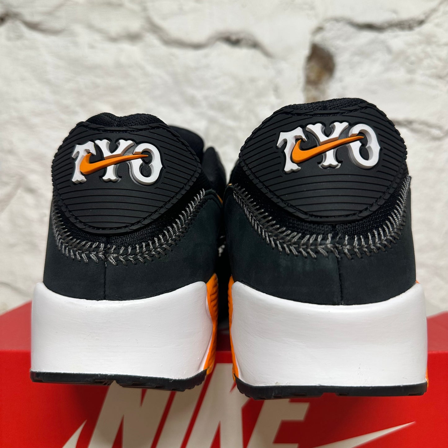 Nike Air Max 90 Tokyo Giants Sz 11 DS