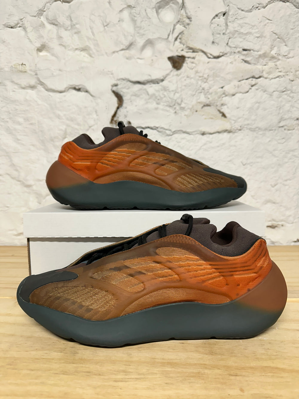 Yeezy 700 V3 Copper Fade Sz 14