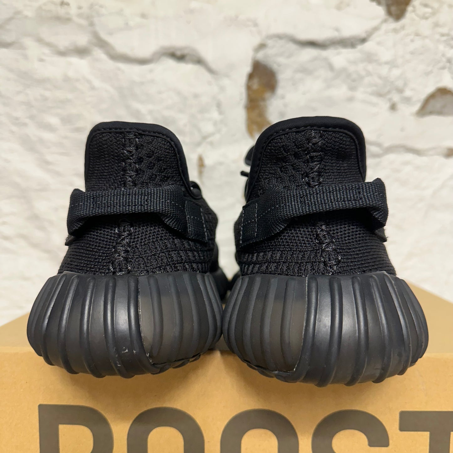 Yeezy 350 V2 Onyx Sz 10.5