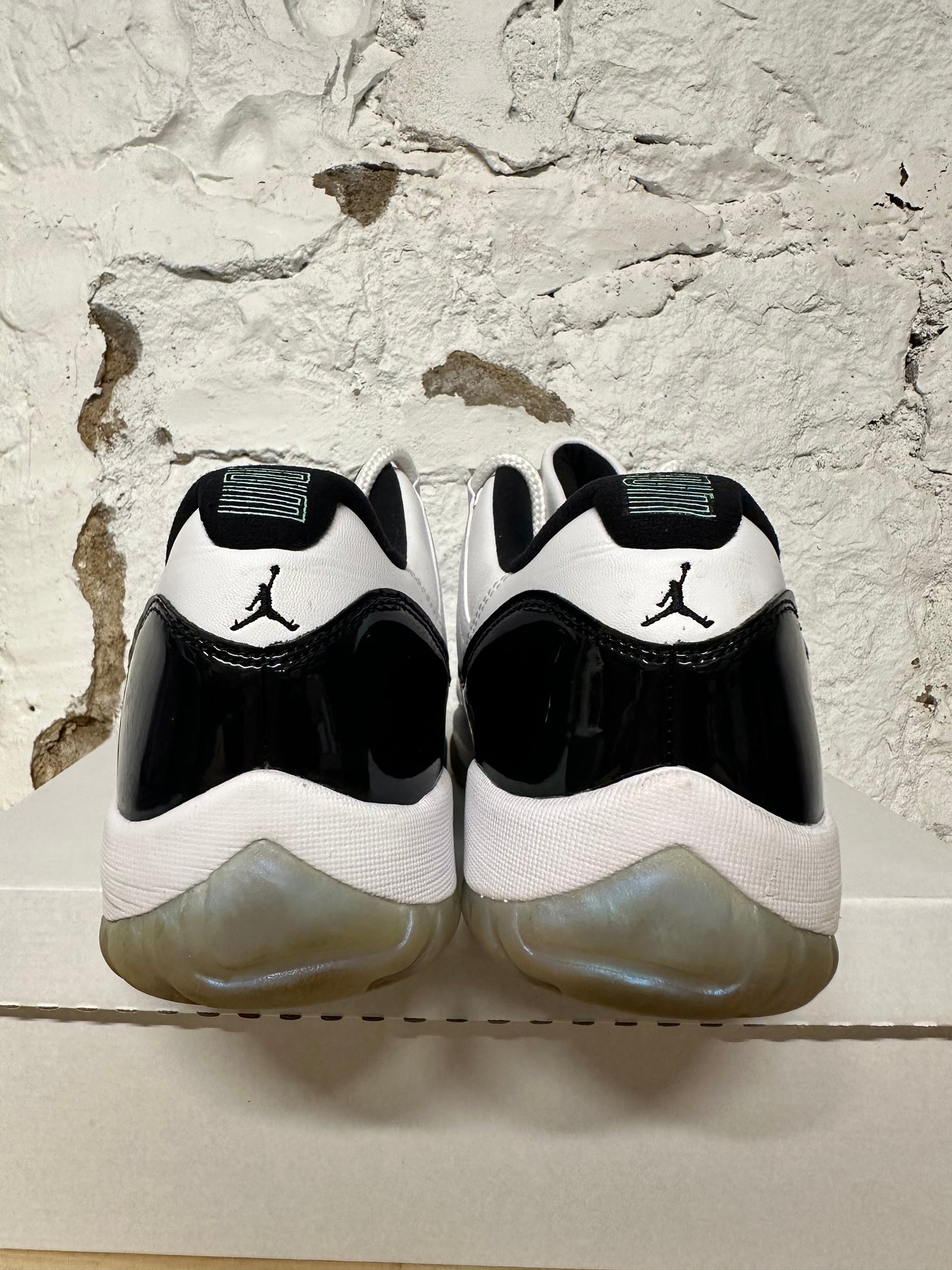 Air Jordan 11 Low Emerald Sz 14