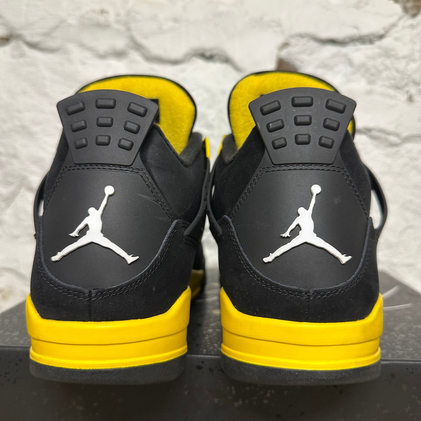 Air Jordan 4 Thunder (2023) Sz 11