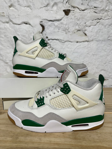 Air Jordan 4 SB Pine Green Sz 9