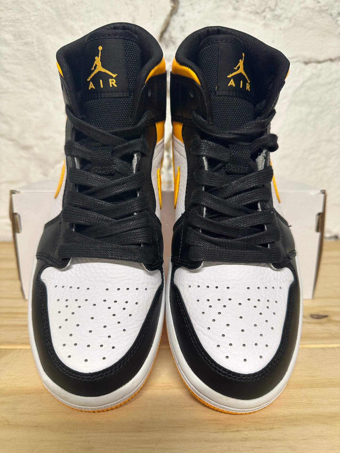 Air Jordan 1 Mid Laser Orange Black Sz 6.5 (8W)