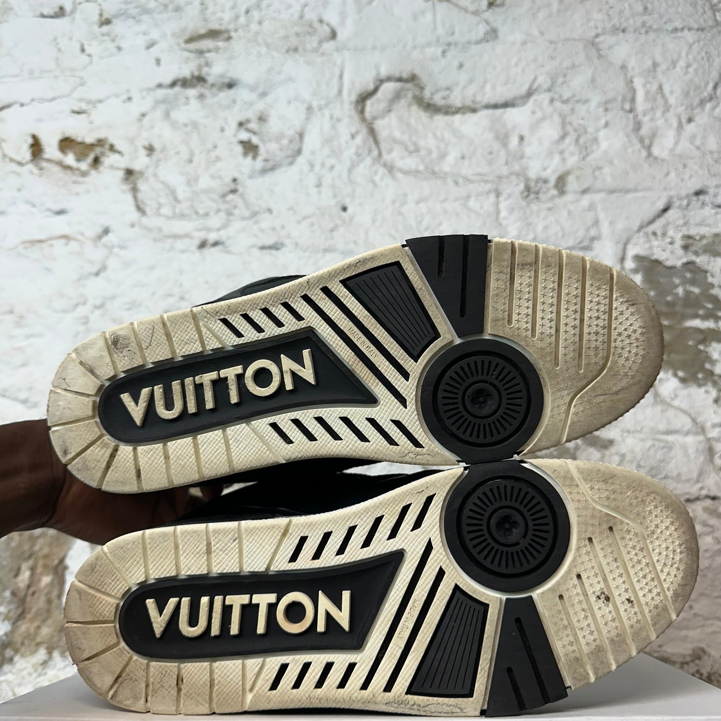 Louis Vutton Black White Skate Sneaker Sz 9.5 (8LV)