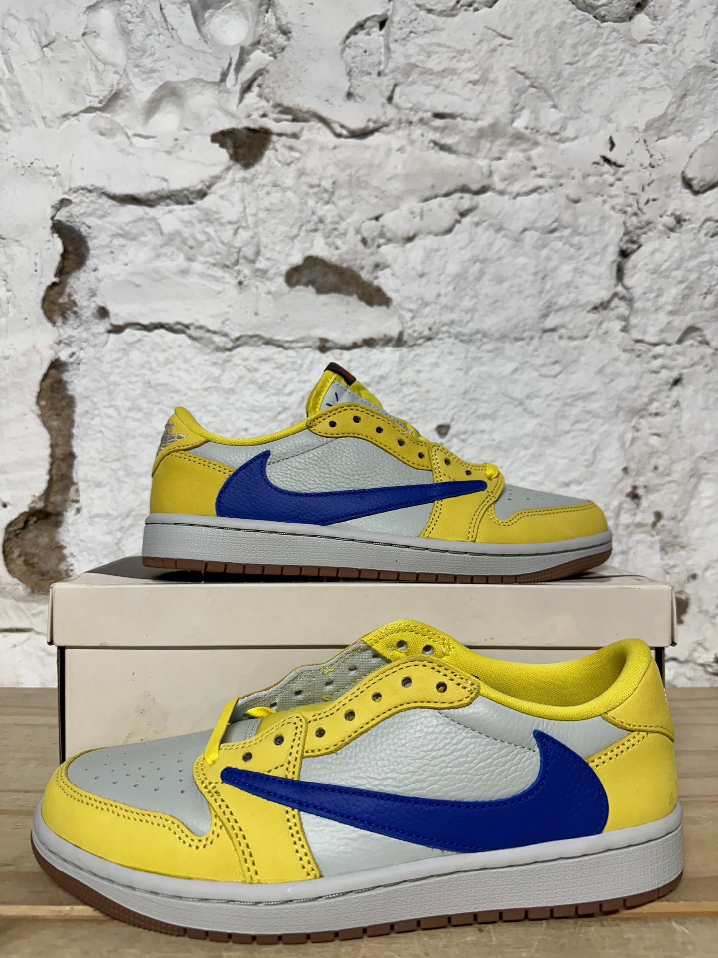 Air Jordan 1 Low Travis Scott Canary Sz 7 (8.5W) DS