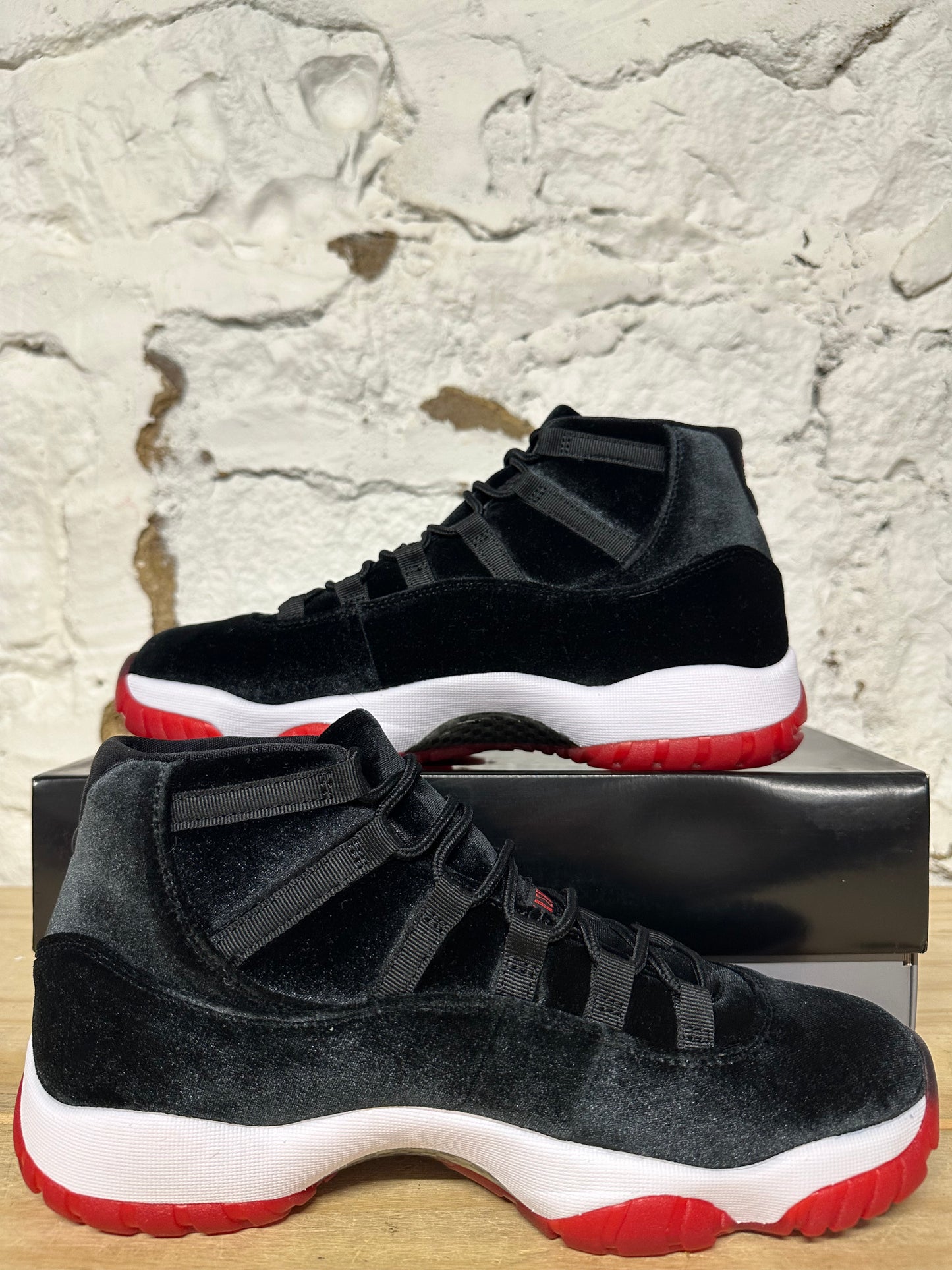 Air Jordan 11 Bred Velvet Sz 10 (11.5W) DS