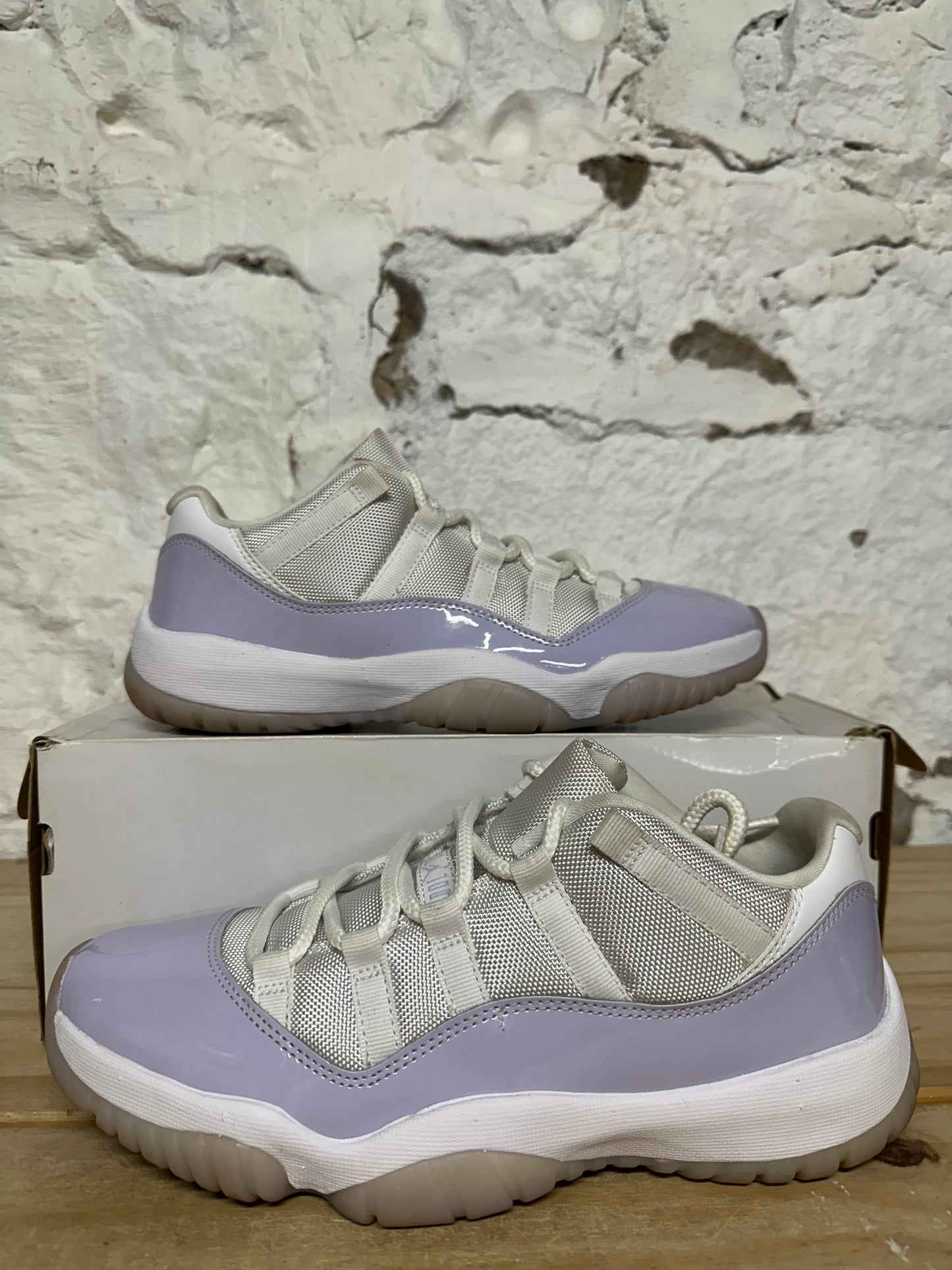 Air Jordan 11 Low Pure Violet Sz 8.5 (10W)