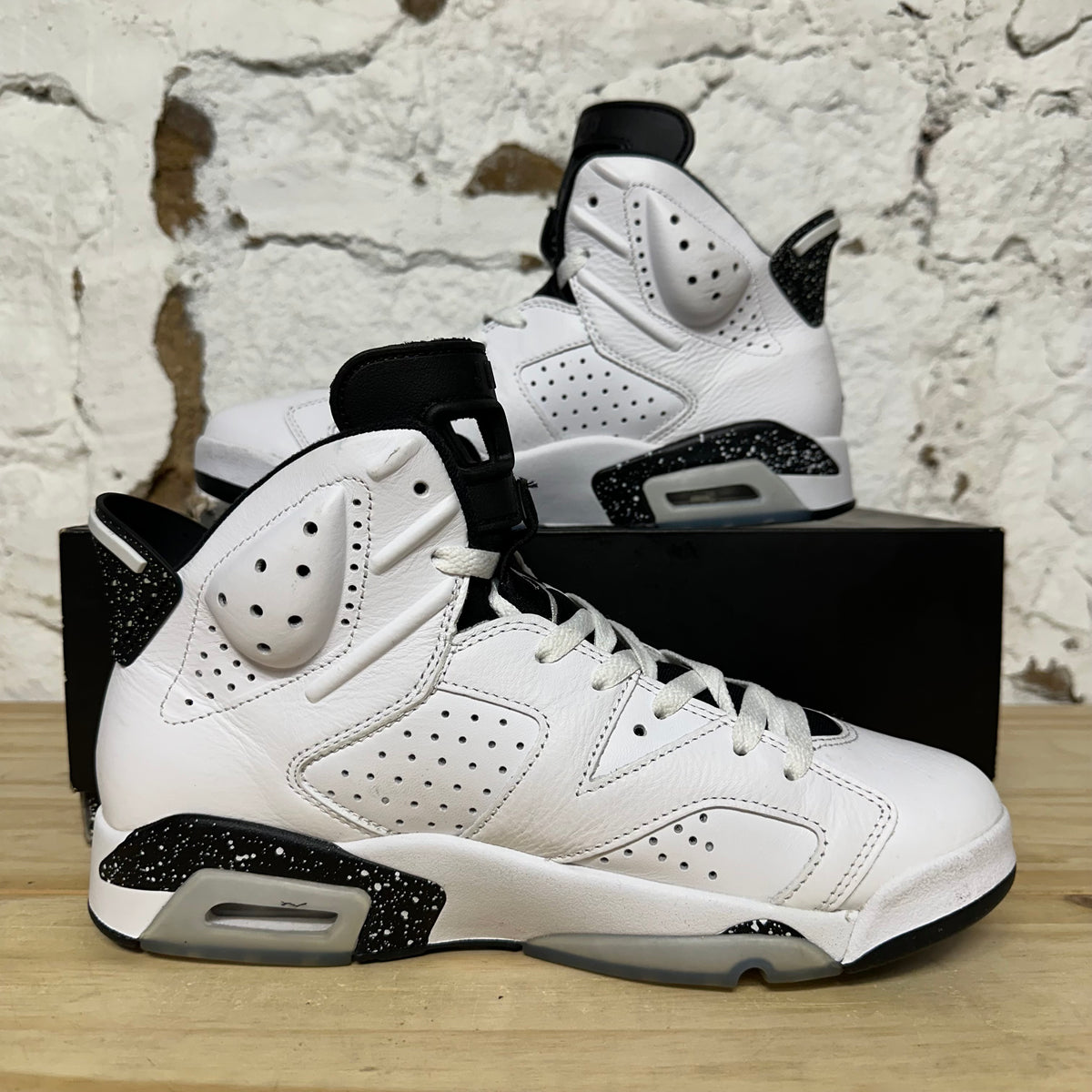 Air Jordan 6 Reverse Oreo Sz 9.5