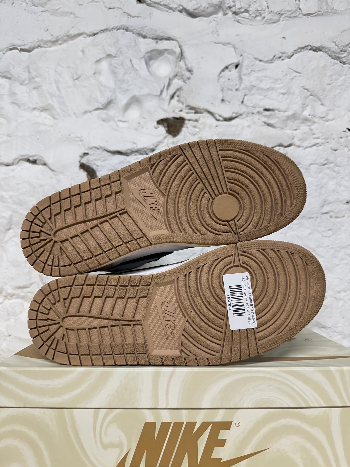 Air Jordan 1 Latte Sz 9 (10.5W)