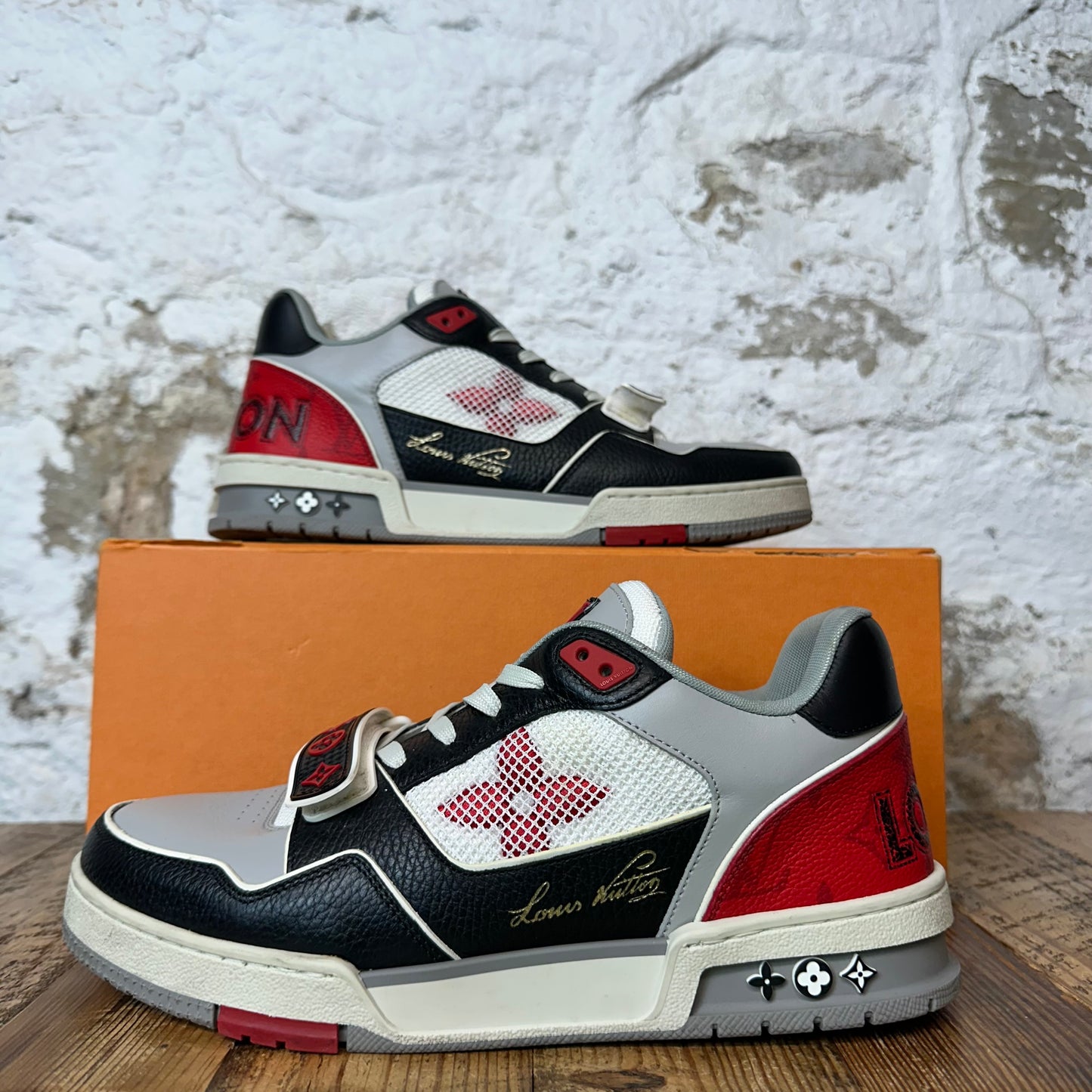 Louis Vuitton Grey Black White Strap Trainer Sz 8.5 (7LV)