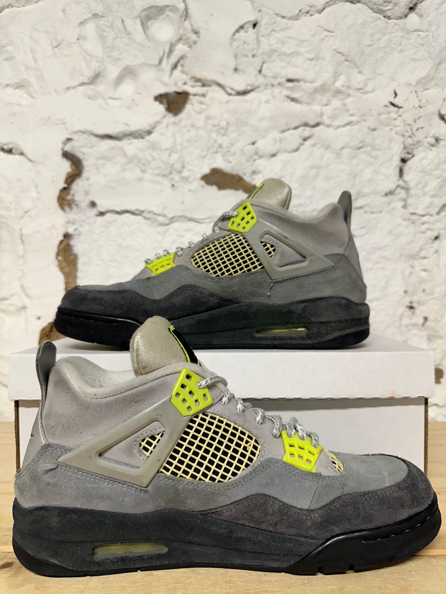 Air Jordan 4 Neon 95 Sz 9