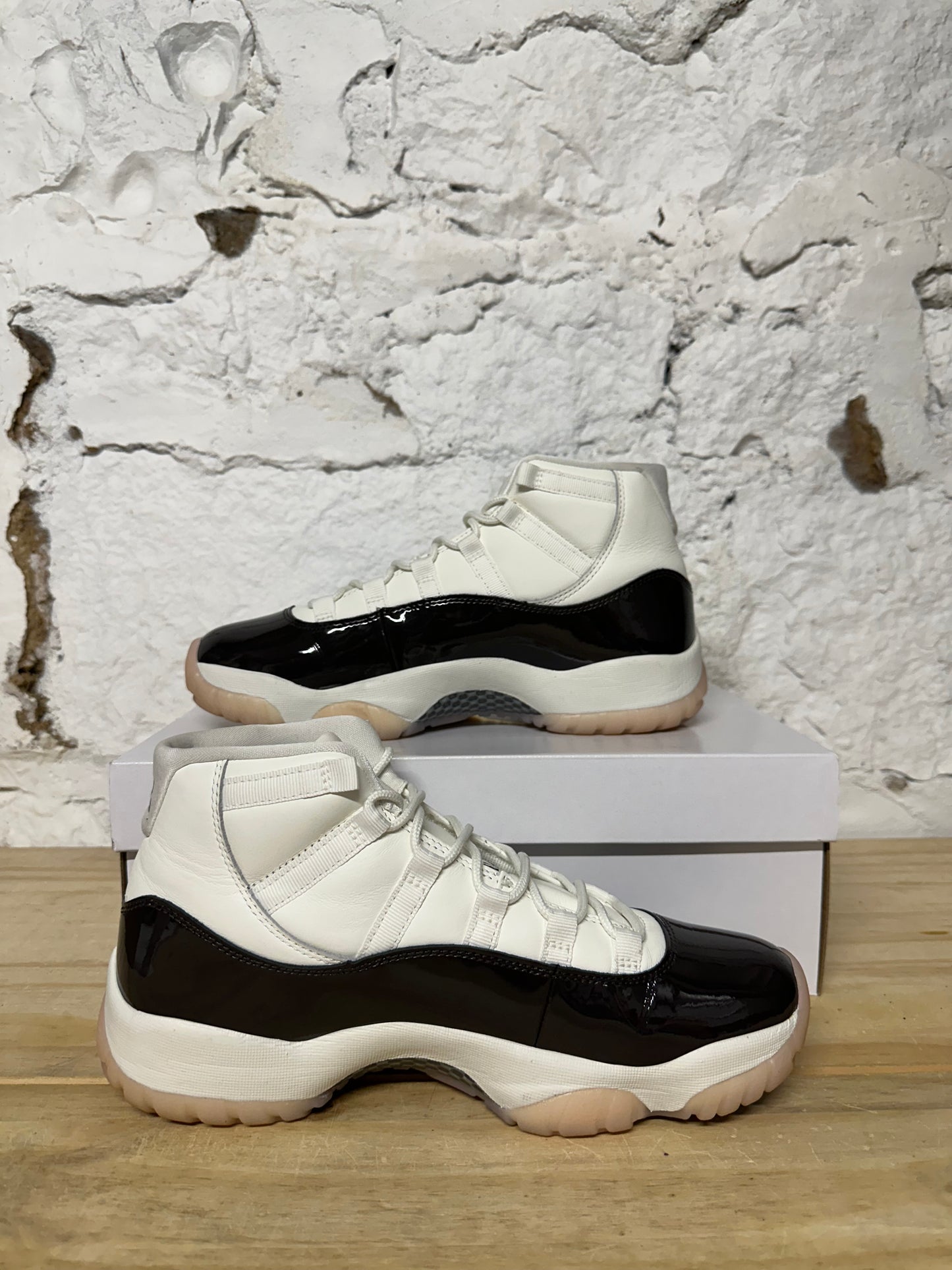 Air Jordan 11 Neapolitan Sz 8.5 (10W)