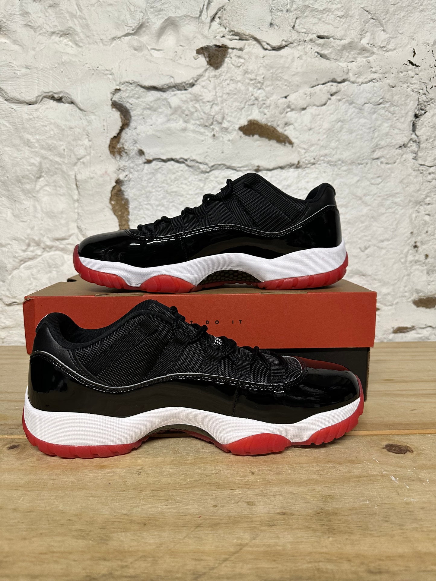 Air Jordan 11 Low Bred Sz 10.5 DS